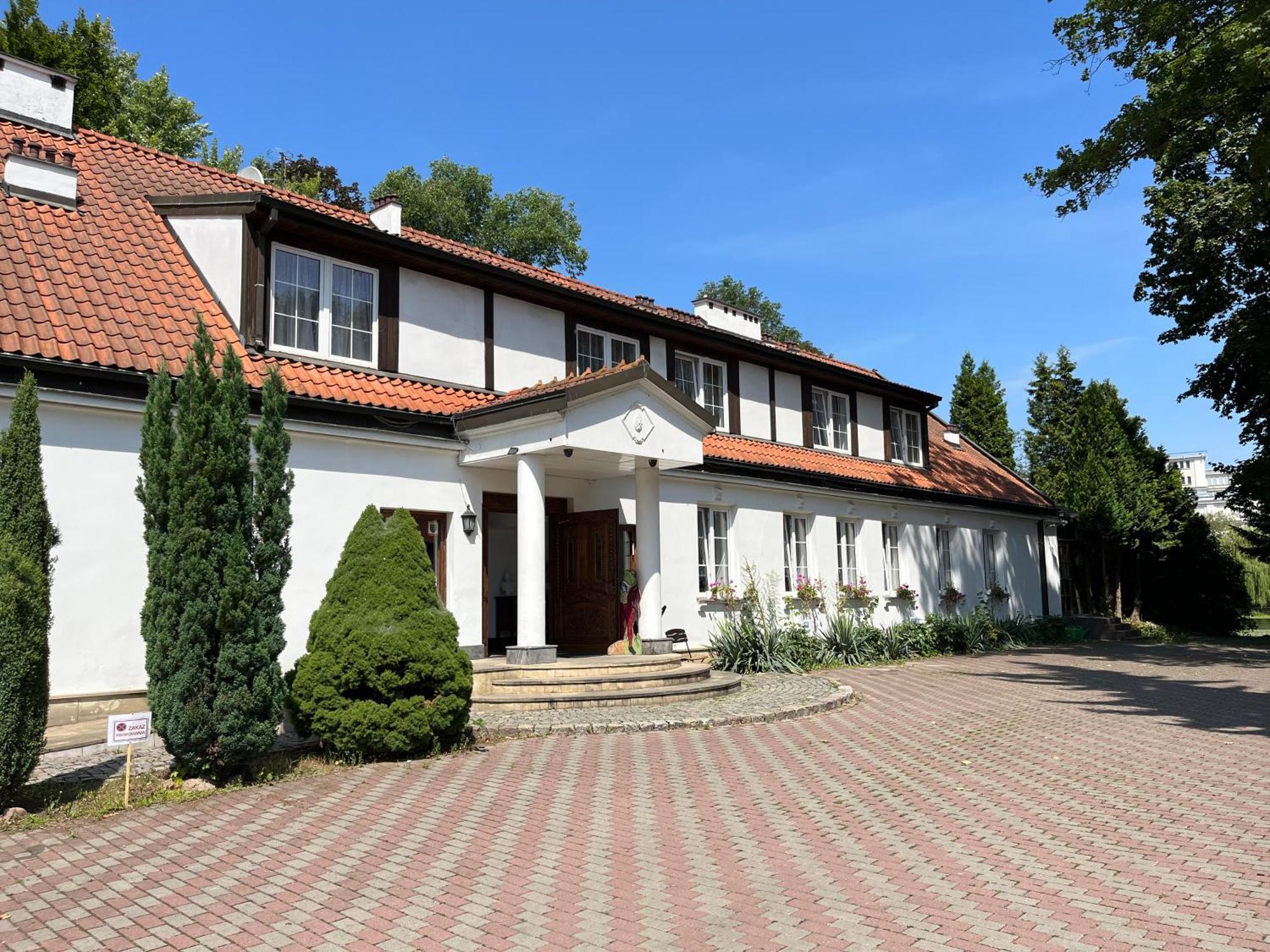 Dedek Park - Historyczny Dworek W Pieknym Parku Skaryszewskim Obok Stadionu Narodowego Varşova Dış mekan fotoğraf