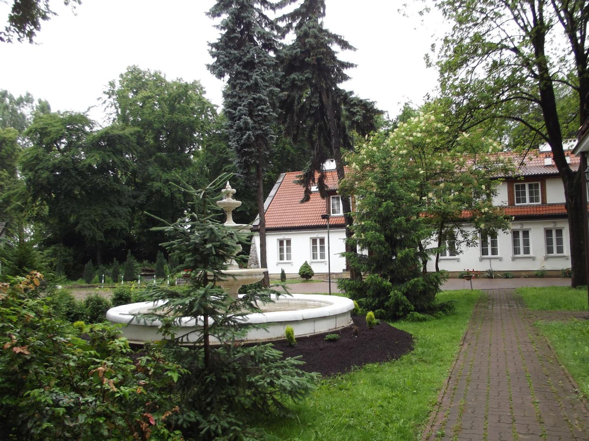 Dedek Park - Historyczny Dworek W Pieknym Parku Skaryszewskim Obok Stadionu Narodowego Varşova Dış mekan fotoğraf
