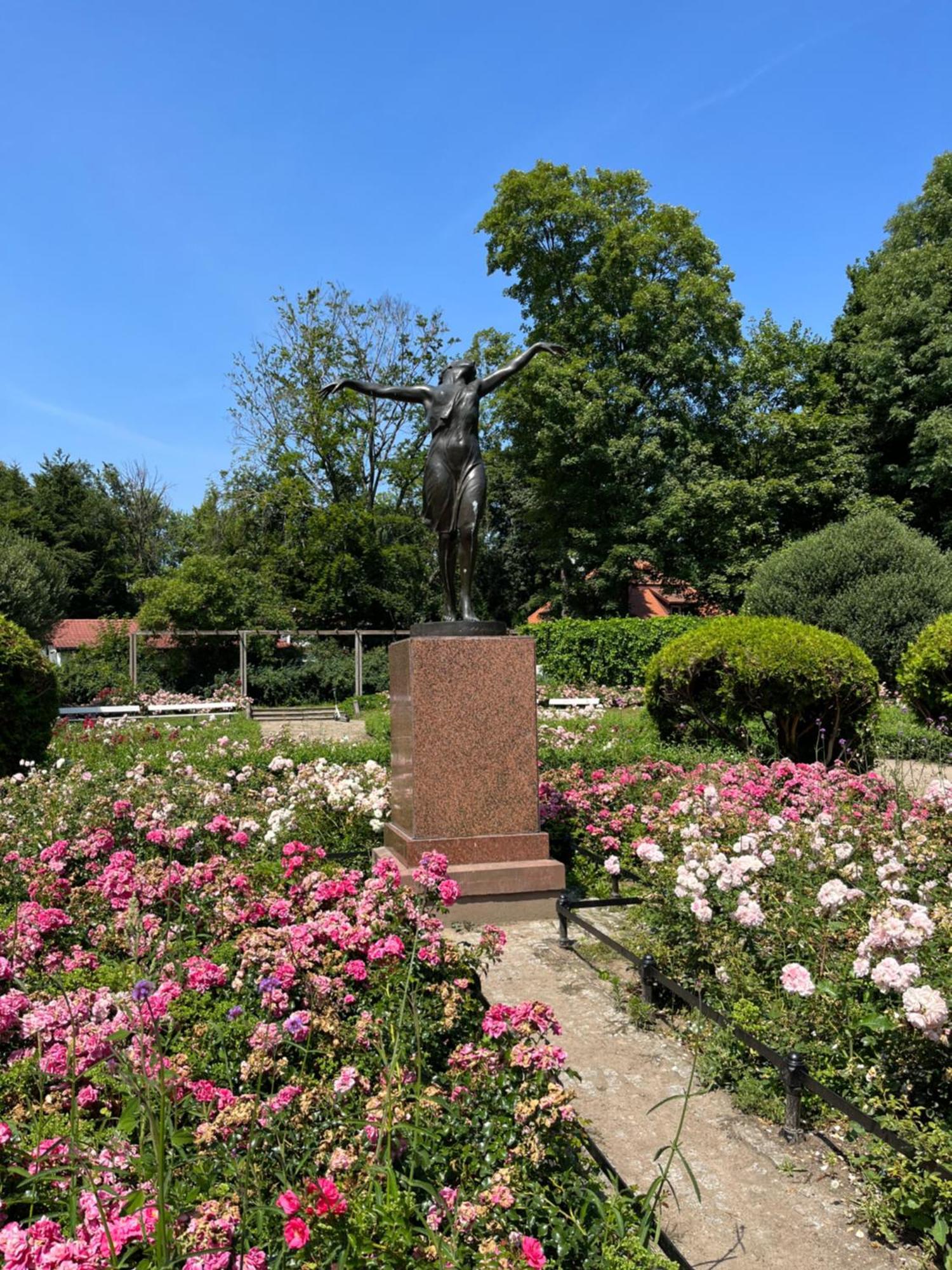 Dedek Park - Historyczny Dworek W Pieknym Parku Skaryszewskim Obok Stadionu Narodowego Varşova Dış mekan fotoğraf