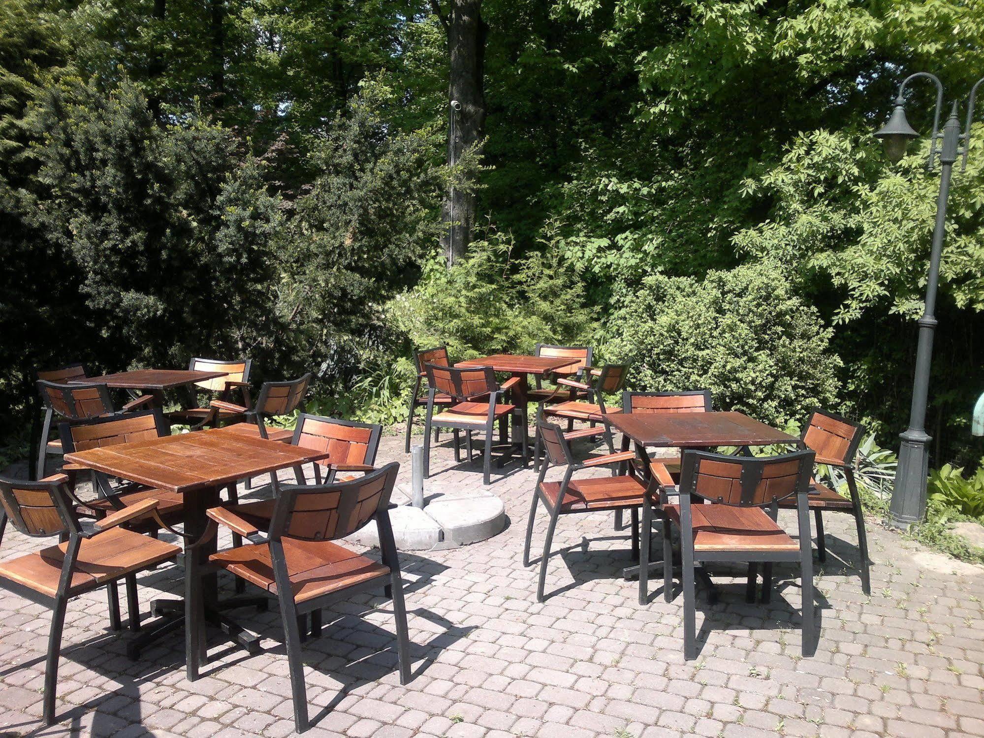 Dedek Park - Historyczny Dworek W Pieknym Parku Skaryszewskim Obok Stadionu Narodowego Varşova Dış mekan fotoğraf