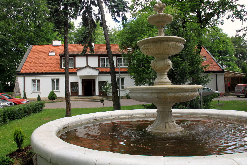 Dedek Park - Historyczny Dworek W Pieknym Parku Skaryszewskim Obok Stadionu Narodowego Varşova Dış mekan fotoğraf